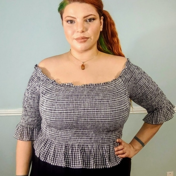 American Eagle Outfitters Tops - American eagle off shoulder crop top plus size xl